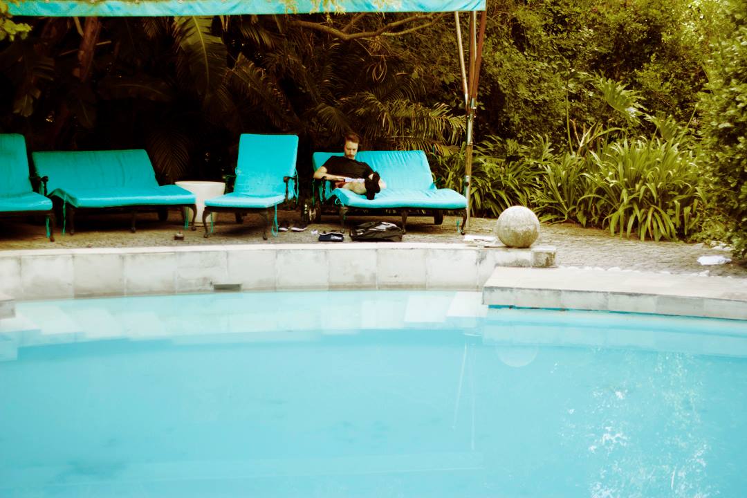 10 jaysong poolside